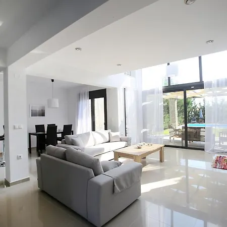 فيلة Sunny Sani Luxury باراليا ساني