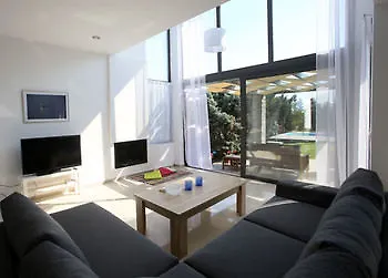 Sunny Sani Luxury باراليا ساني